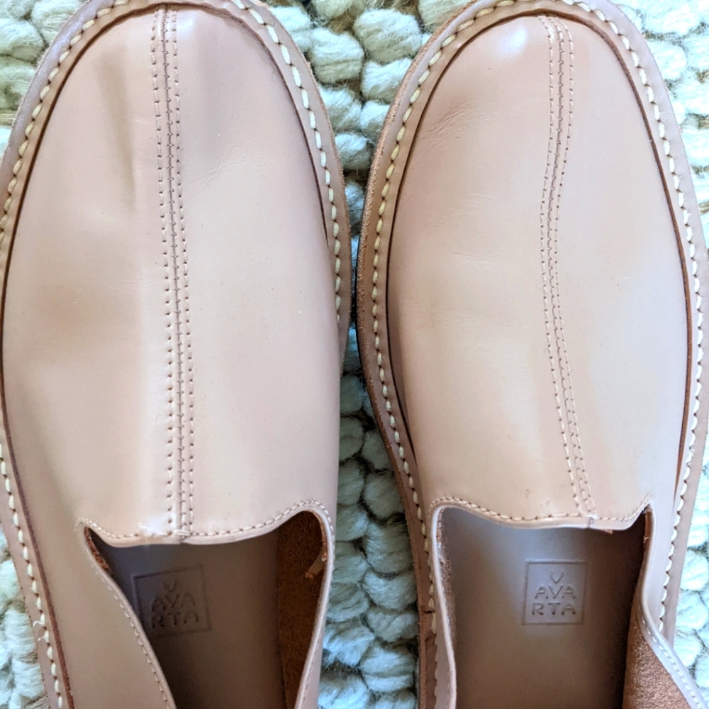 Vavarta leather flats